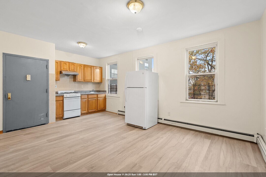 360 West Side Ave in Jersey City, NJ - Building Photo