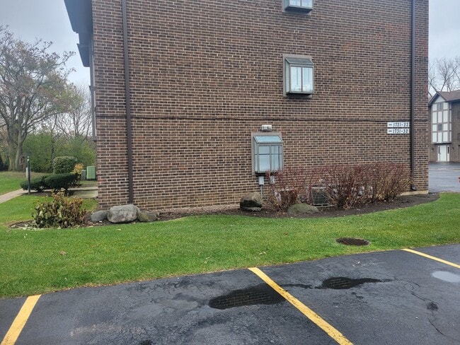 1721 S Washington St in Naperville, IL - Building Photo - Building Photo