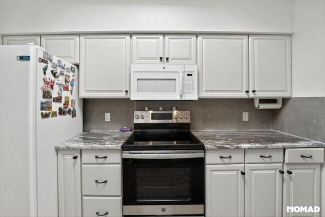 property at 768 W Calle Del Ensalmo