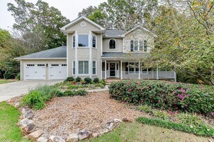 6655 Lake Run Dr in Flowery Branch, GA - Building Photo