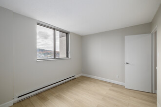 1025 Sherbrooke in Montréal, QC - Building Photo - Interior Photo