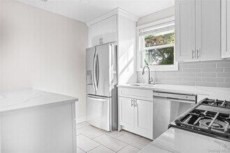 2319 Ocean Ave in Ronkonkoma, NY - Building Photo - Building Photo