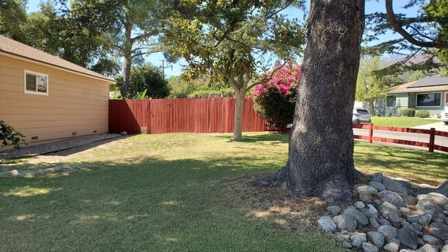 379 Norumbega Dr in Monrovia, CA - Building Photo - Building Photo