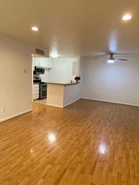 10331 Lindley Ave, Unit 143 in Porter Ranch, CA - Building Photo - Building Photo