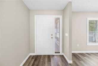 5771 Timberlake Dr in Sarasota, FL - Foto de edificio - Building Photo