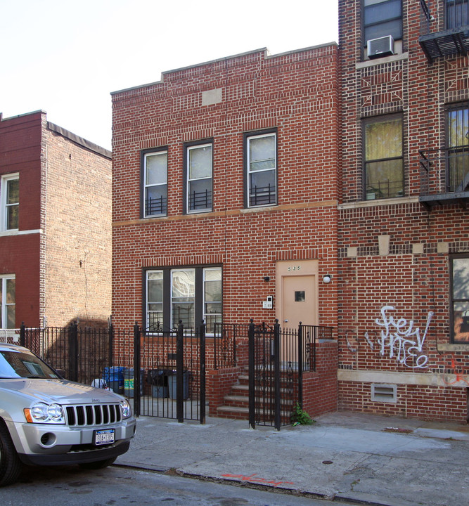 535 Sheffield Ave in Brooklyn, NY - Building Photo