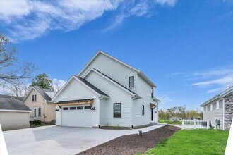6255 S Linnie Lac Pl in New Berlin, WI - Building Photo - Building Photo
