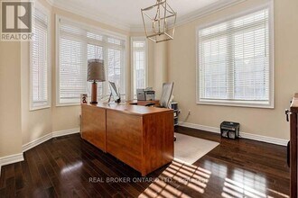 2 Tarmack Dr in Richmond Hill, ON - Building Photo - Building Photo