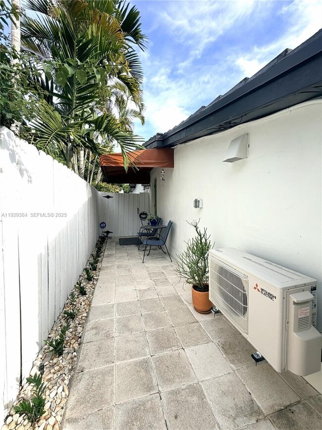 1625 SW 101st Ave in Miami, FL - Building Photo - Building Photo