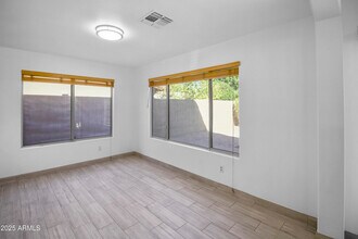7396 W Tonopah Dr in Glendale, AZ - Building Photo - Building Photo