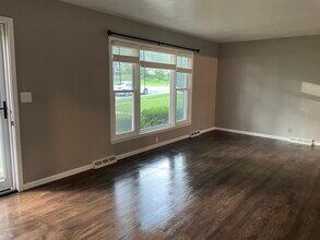 3811 E 107th Ter in Kansas City, MO - Building Photo - Building Photo