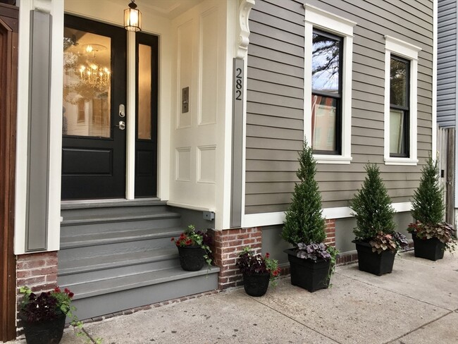 283 Chelsea St, Unit #1