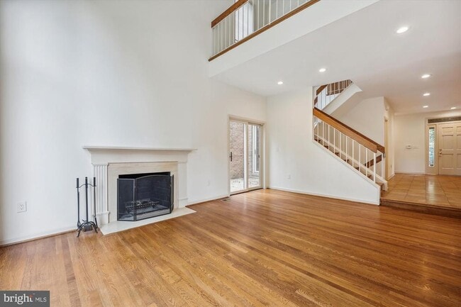 property at 6 Goldleaf Ct