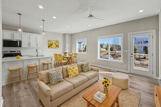 9128 Calvin Dr in West Des Moines, IA - Building Photo - Building Photo