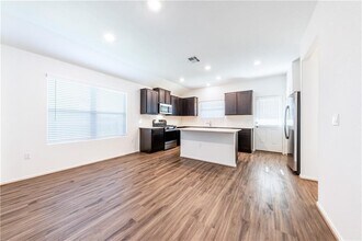 6909 Colorado Bluffs Rd in Austin, TX - Building Photo - Building Photo