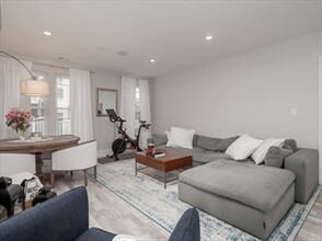 45 L St, Unit 8 in Boston, MA - Building Photo - Building Photo