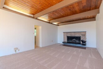 990 Mirador Terrace in Pacifica, CA - Building Photo - Building Photo