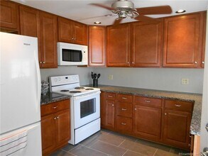 96 Post Ave in Westbrook, CT - Building Photo - Building Photo