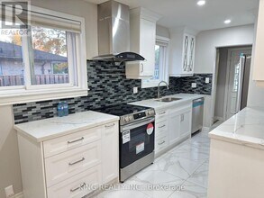 21 Greenwood Crescent in Brampton, ON - Building Photo - Building Photo