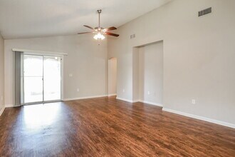 4268 Hanging Moss Dr in Orange Park, FL - Building Photo - Building Photo