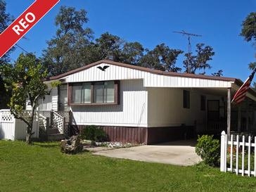 Lake Bryant Mobile Home Park in Ocklawaha, FL - Building Photo