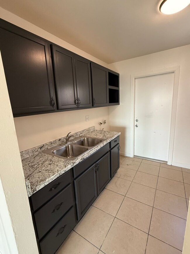 2804 Horace Mann Ct in Bakersfield, CA - Building Photo - Building Photo