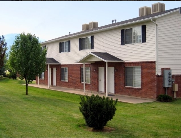 Conway Townhouse Apartments in Ogden, UT - Building Photo