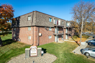 SPACIOUS APARTMENTS LOCATED IN THE HEART O... in Omaha, NE - Foto de edificio - Building Photo