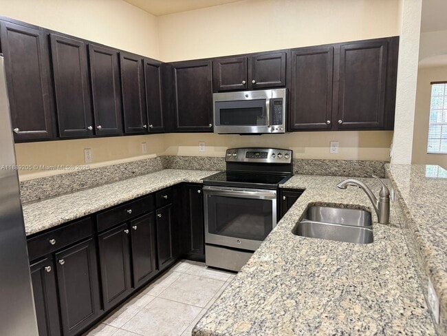17173 SW 94th St in Miami, FL - Building Photo - Building Photo