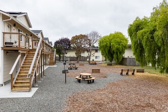 Westwood Garden Apartments in Arcata, CA - Foto de edificio - Building Photo