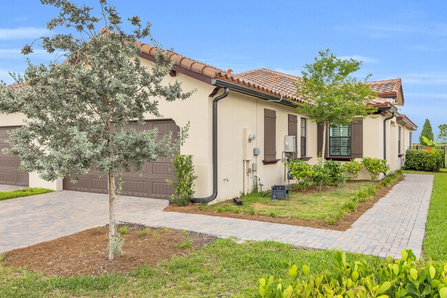 1246 Tangled Orchard Tr in Loxahatchee, FL - Building Photo - Building Photo
