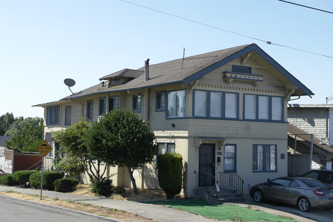 2136-2138 19th Ave in Oakland, CA - Building Photo