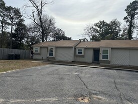 11620 Chemstrand Rd, Unit 8 in Pensacola, FL - Foto de edificio - Building Photo