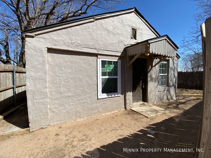 1920 20th St in Lubbock, TX - Building Photo