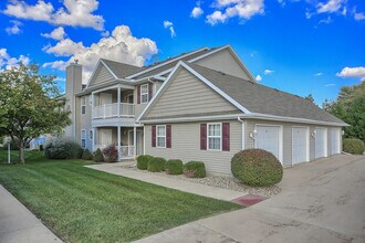 701 N Prairieview Rd, Unit 4 in Mahomet, IL - Foto de edificio - Building Photo