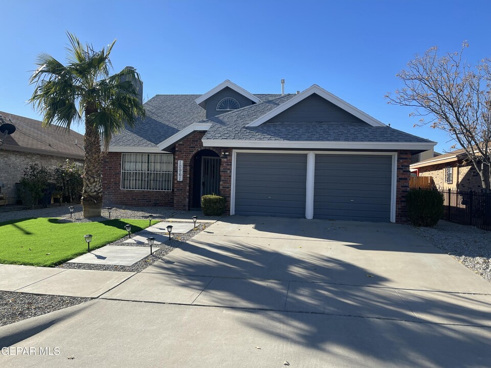 10961 Whitey Ford St in El Paso, TX - Building Photo