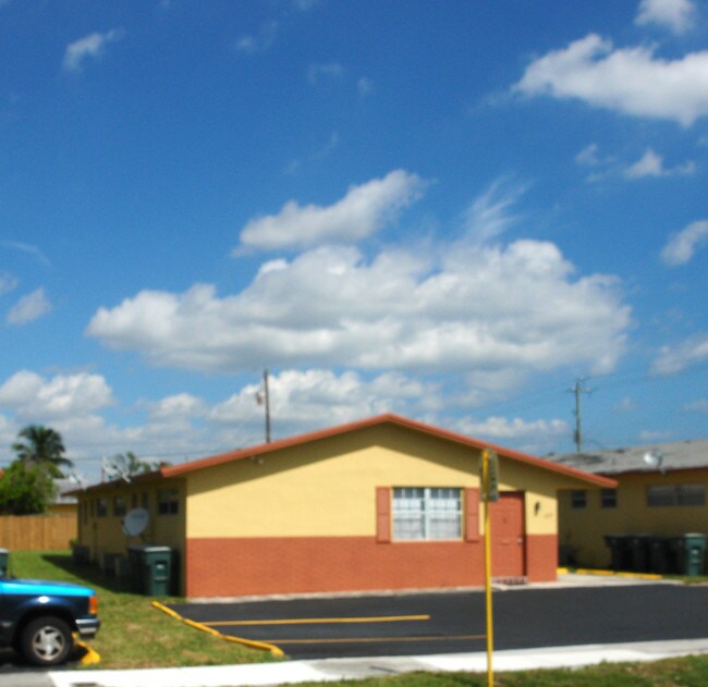 800-826 SW 11th St in Hallandale Beach, FL - Building Photo - Building Photo