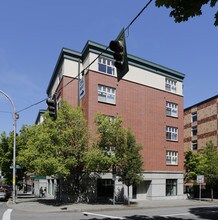 Peter Paulson Apartments in Portland, OR - Foto de edificio - Building Photo