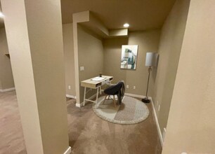 925 110th Ave NE, Unit 307 in Bellevue, WA - Foto de edificio - Building Photo