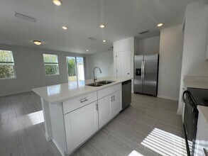 16431 Bird of Paradise Ave in Clermont, FL - Foto de edificio - Building Photo