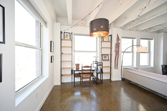 21 W 10th St in Kansas City, MO - Building Photo - Building Photo