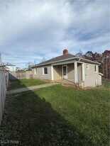 8375 W Pike in Hopewell, OH - Building Photo