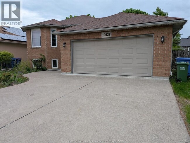 property at 10928 Brentwood Cres