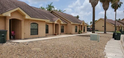 2000 Circle Dr, Unit 16 in Mission, TX - Foto de edificio - Building Photo