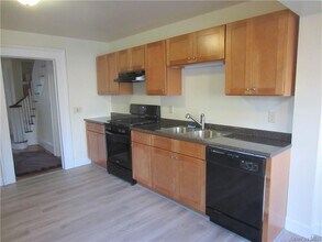 212 S Cherry St in Poughkeepsie, NY - Building Photo - Building Photo
