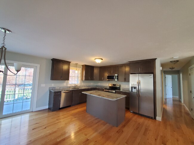 7 High St in Assonet, MA - Building Photo - Building Photo