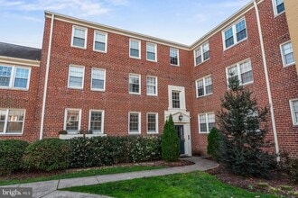 6715 W Wakefield Dr, Unit A1 in Alexandria, VA - Building Photo - Building Photo