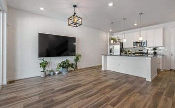 7485 W Asbury Ln in Lakewood, CO - Building Photo - Building Photo