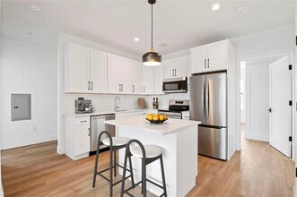 1 Carnation Ave in Floral Park, NY - Building Photo - Building Photo
