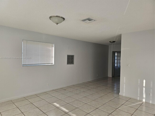 4564 NW 16th Terrace in Fort Lauderdale, FL - Building Photo - Building Photo